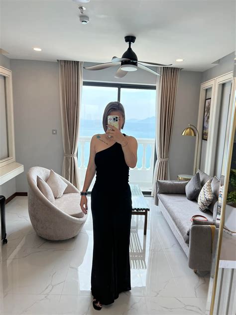 Hoa khôi bóng chuyền Kim Huệ đốt mắt NHM khi diện bikini nóng bỏng