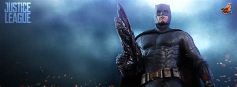 Hot Toys Justice League Batman Deluxe Version Toyzntech Il Portale Del Collezionismo