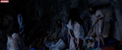 Naked Mathilde Dromard in Métamorphoses