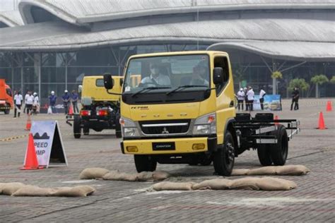 Rayakan Tahun Fuso Canter Ktb Gelar Kompetisi Foto Dan Video