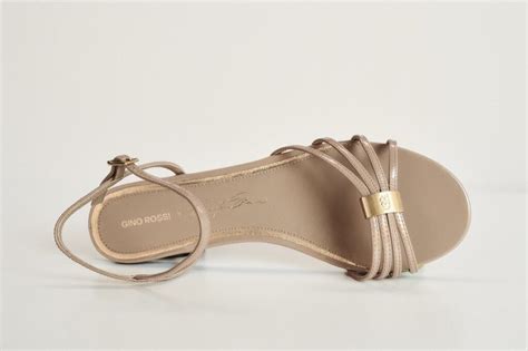 Buty nude na lato ponadczasowy wybór czy chwilowy trend