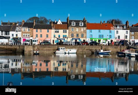 Anstruther harbour fife hi-res stock photography and images - Alamy