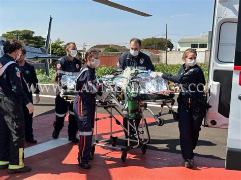 Carro Vai Parar Embaixo De Carreta Ap S Colis O E Deixa Uma Pessoa Em