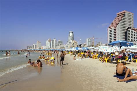 Estate Alla Spiaggia A Tel Aviv Immagine Editoriale Immagine Di