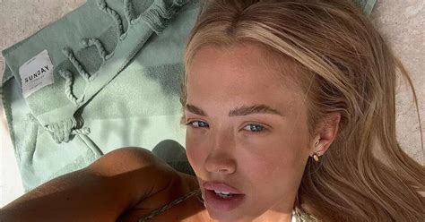 Mum Shows Him What He S Missing As She Slips Into Risqu Bikini For Racy Pics Trendradars