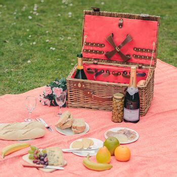 Salisbury Willow Picnic Hamper For Four By Greenfield Collection