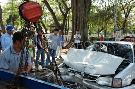 Kecelakaan Lalu Lintas Antara Foto