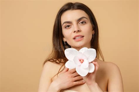 Abschluss Herauf Brunette Halb Nackte Frau S Mit Der Perfekten Haut Nackt Bilden Lokalisiert