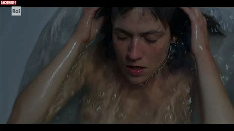 Naked Sophie Pfennigstorf In Survivors