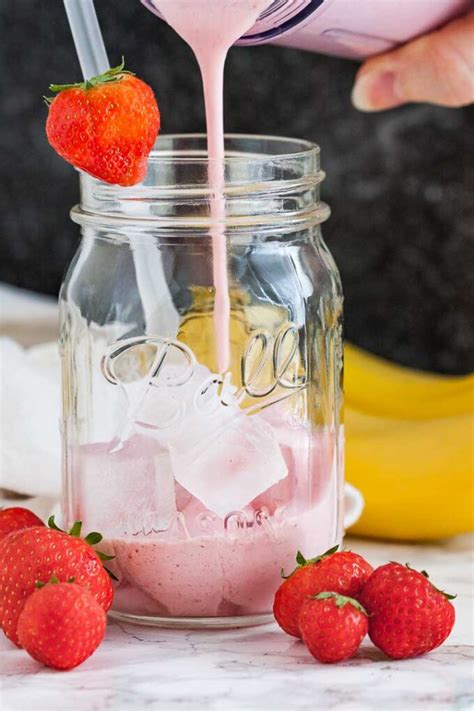 Strawberry Banana Yogurt Smoothie Plated Cravings