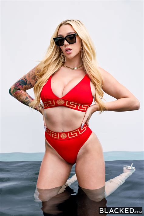 Kendra Sunderland Porn Pic