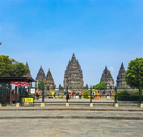 pintu utama prambanan samsung members