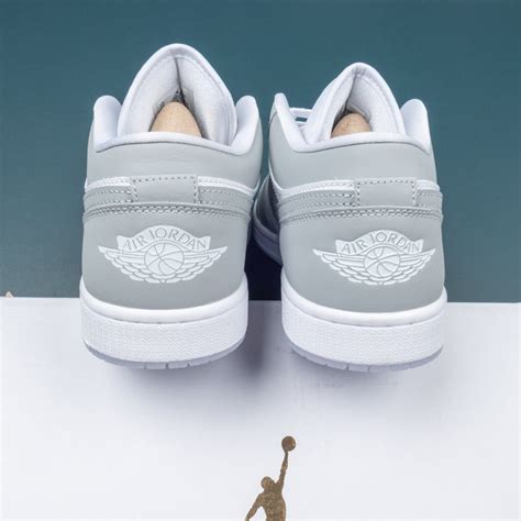 Air Jordan 1 Low White/Wolf Grey-Aluminum For Sale - WOWSNKRS