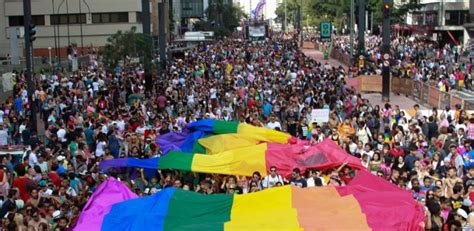 Parada Gay De S O Paulo Re Ne Cerca De Mil Pessoas Diz Pm Uol Not Cias