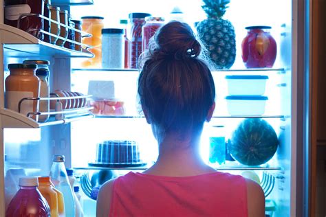 Eating Late at Night Causes Weight Gain and Impairs Fat Metabolism