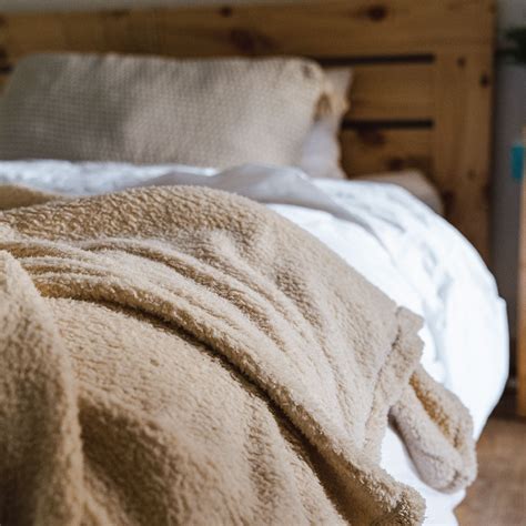 curly fur throw ariika