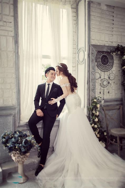 Hot girl bikini vườn đào bất ngờ thay áo làm cô dâu đẹp xinh