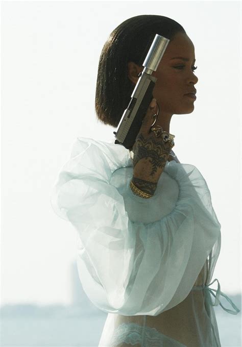 Rihanna 6 Hot Celebs Home