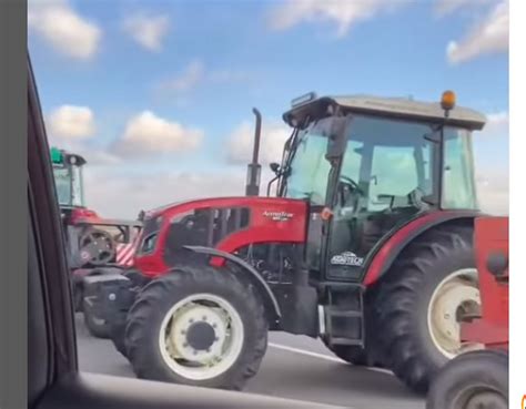 Poljoprivrednici Blokirali Prilaz Auto Putu U Novom Sadu Blic