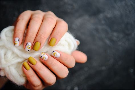 6 Best Autumn Wedding Nail Ideas For Every Bride