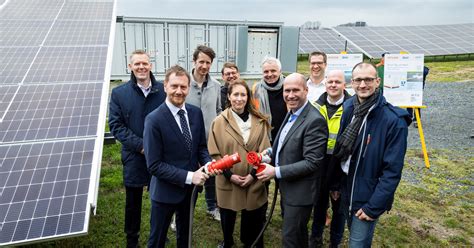 Leipziger Stadtwerke bauen PV Großspeicher Zeitung für kommunale