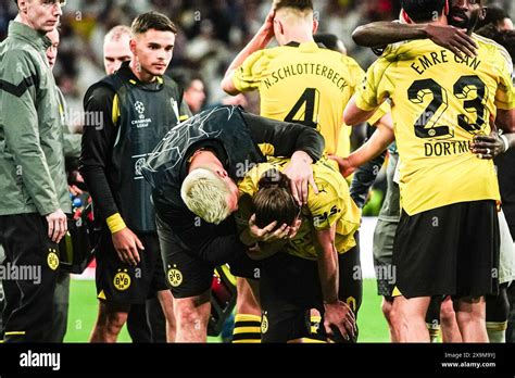 Borussia Dortmund Enttaeuscht Enttaeuschung Nach Niederlage Eng