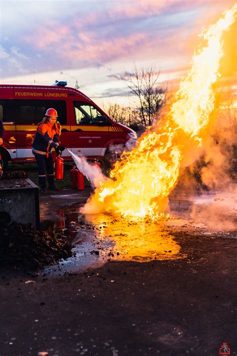 Übung macht MeisterInnen Feuerwehr Lüneburg