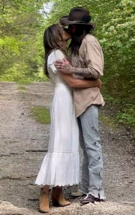 Liz Hurley 60 Strips Completely Naked As Billy Ray Cyrus Brands Her Love Of My Life Daily Star