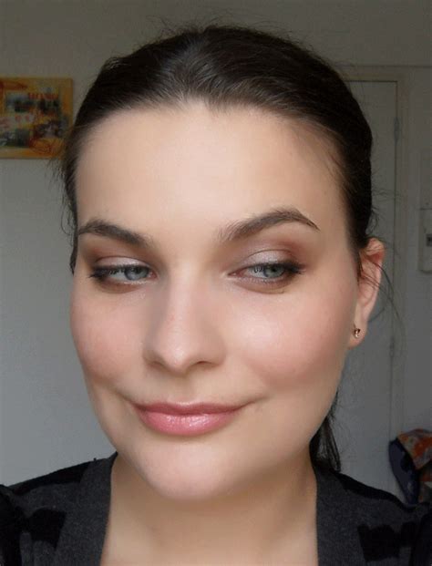 Beauté Blog Maquillage nude chic avec Neo Pastels de Clarins