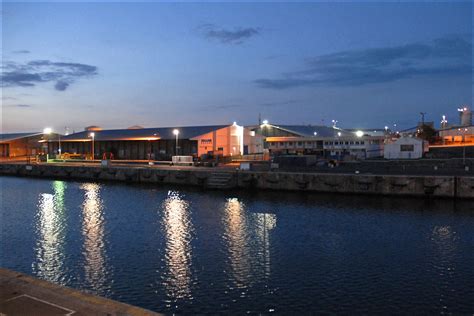 La ville du port (Île de la Réunion) | Le port au crépuscule… | Flickr