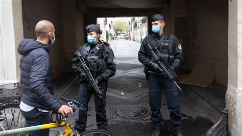 DIRECT Attaque à Paris les gardes à vue de cinq hommes prolongées