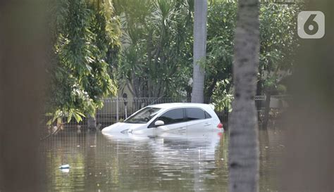 FOTO Banjir Rob Rendam Perumahan Pantai Mutiara Akibat Tanggul Jebol