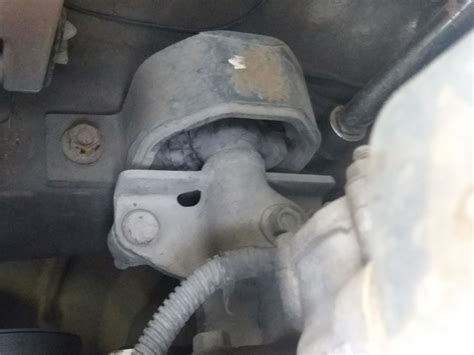 Замена подушки двигателя — Nissan Sunny (N16), 1,6 л, 2001 года ...