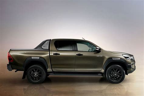 TOYOTA Hilux Double Cab specs & photos - 2020, 2021 - autoevolution