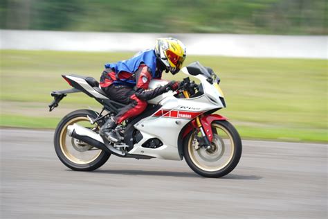 Yamaha Berikan Pengalaman Berkendara All New R15 Connected Series
