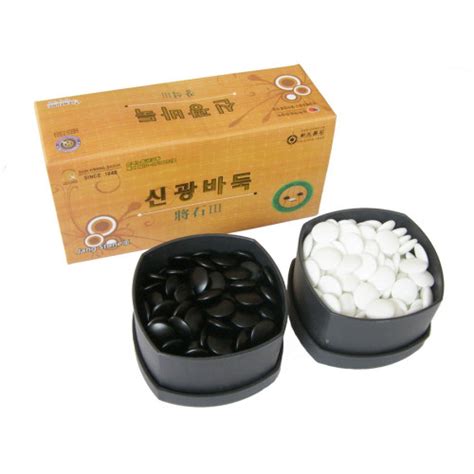 Игра Го. Комплект Го "Доска (шпон) 19х19 и камни 7мм" в коробке.