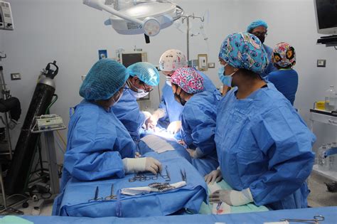 Médicos De Essalud Realizan Compleja Cirugía A Niña Para Resolver Mal
