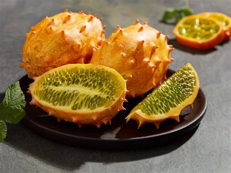 Wie isst man eine Kiwano?