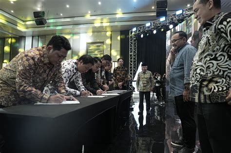 Minta Pimpinan Satker Tandatangan Pakta Integritas Menag Harus