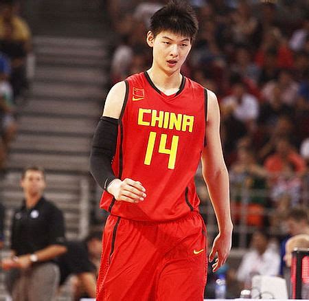 Promising Chinese basketball star left out of Olympic squad