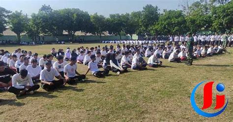 Kodim 0815mojokerto Gembleng Siswa Smk Taman Siswa Petisico