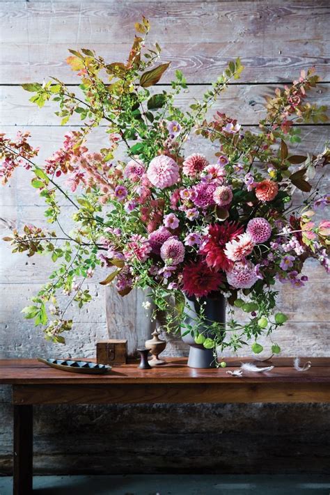 An Expert Floral Designer Shares Her Arranging Secrets | Flower ... 