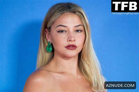 Madelyn Cline Sexy Seen Flaunting Her Hot Figure On The Red Carpet At The Glass Onion Premiere