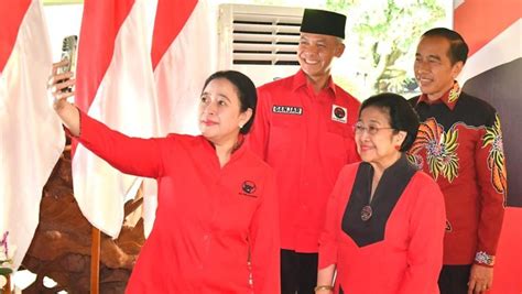 Potret Salam Metal Jokowi Megawati Usai Umumkan Ganjar Capres