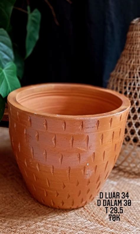 Pot Tanah Liat Terracotta Besar Motif Hujan Perkebunan Di Carousell