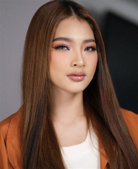 Bini Colet In Pretty Brunette Tiktok Style Makeup Looks