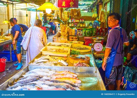 Mercado De Pescado Fresco En El Barrio Chino De Bangkok Tailandia Foto