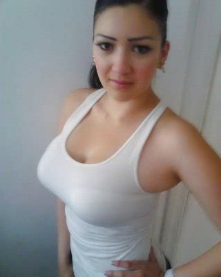 Busty Curvy Brunette Amateur Porn Pictures Xxx Photos Sex Images Pictoa