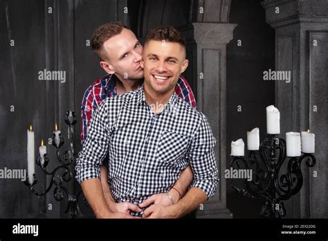 Jeune Homme Gay Font L Amour Banque De Photographies Et Dimages Haute R Solution Alamy