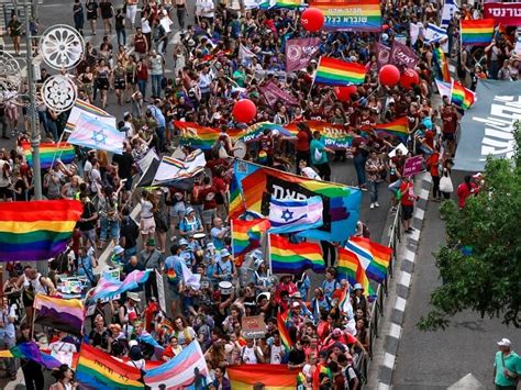 Milhares de israelenses participam da Parada do Orgulho Gay em Jerusalém Folha PE